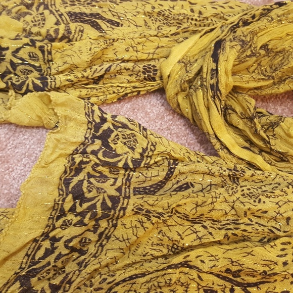 Yellow w/gold thread Tibetan scarf - Picture 3 of 4